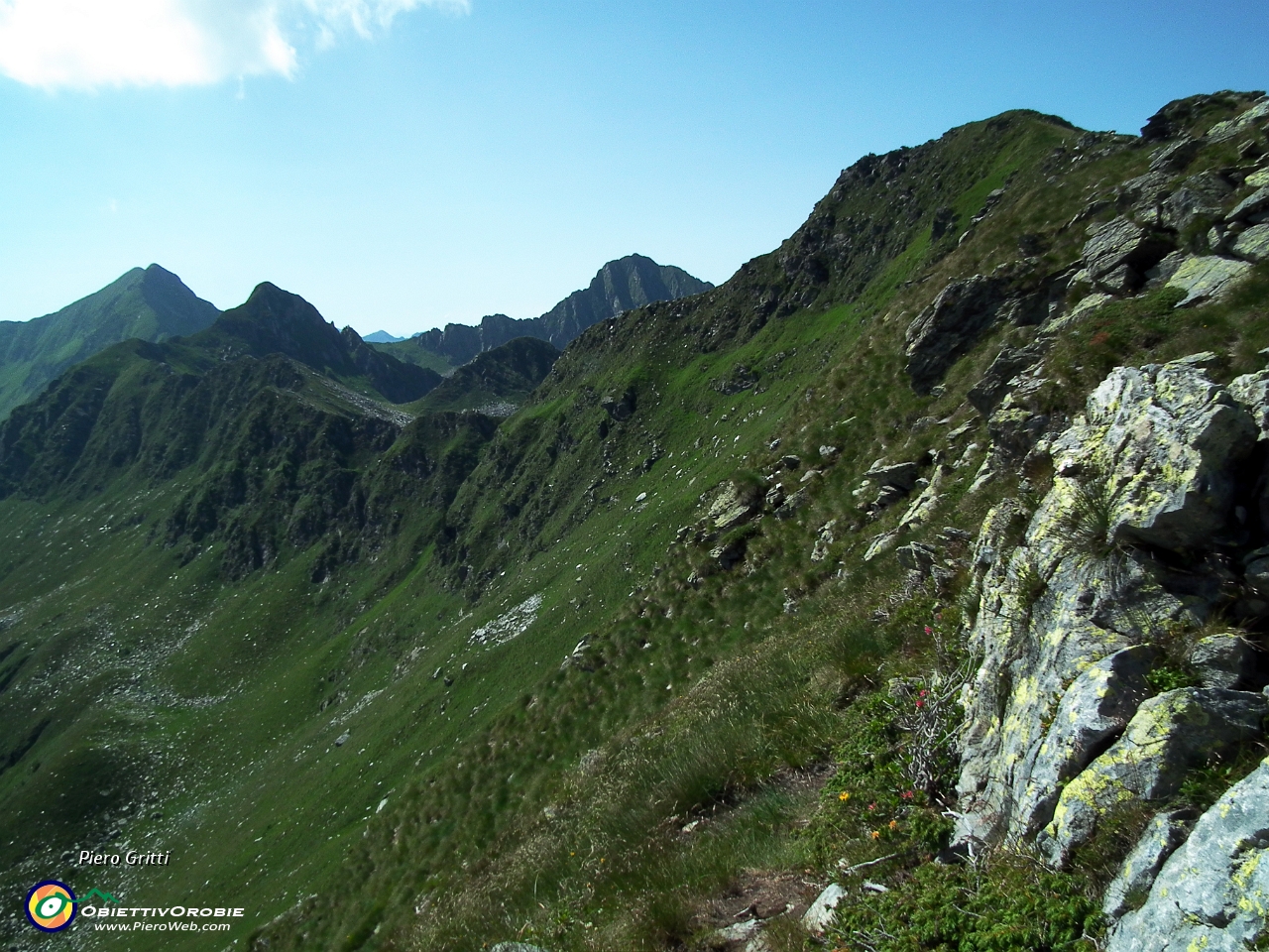 83 dall' Azzaredo vista verso il Tartano, Pizzo del Vento, Pedena e Fioraro.JPG